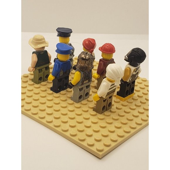 LEGO Minifigure Mixed Lot of 8 and Head Gear C0476 - Picture 3 of 9